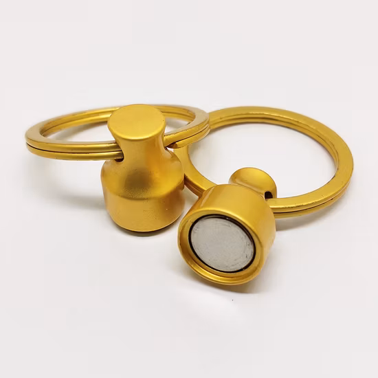 Porte-clés en métal en alliage de zinc avec logo gravé personnalisé en gros personnalisé double fermoir magnétique porte-clés aimant